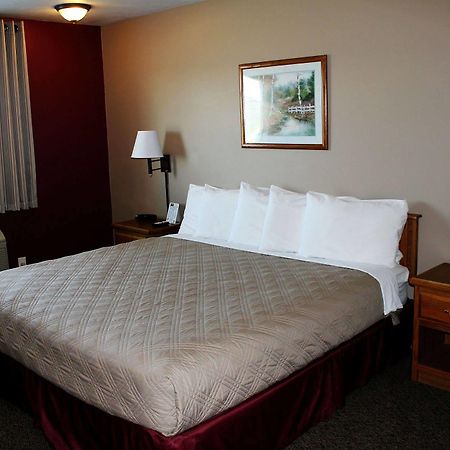 Capri Inn & Suites - Beatrice エクステリア 写真