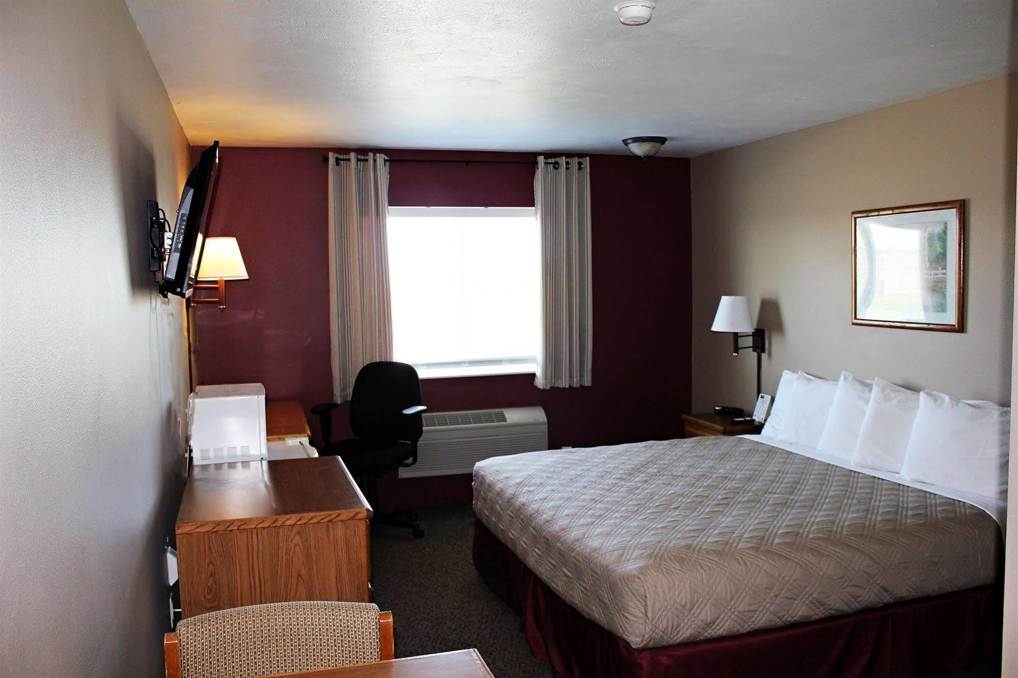 Capri Inn & Suites - Beatrice エクステリア 写真